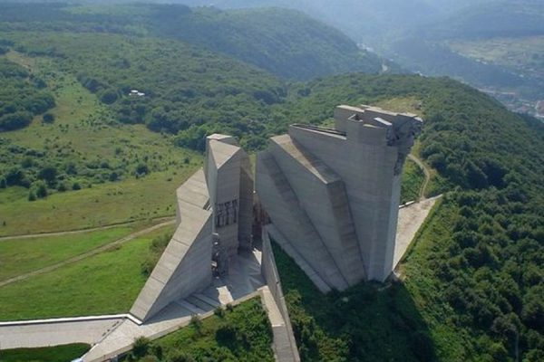 мемориален комплекс „Създатели на българската държава” край Шумен